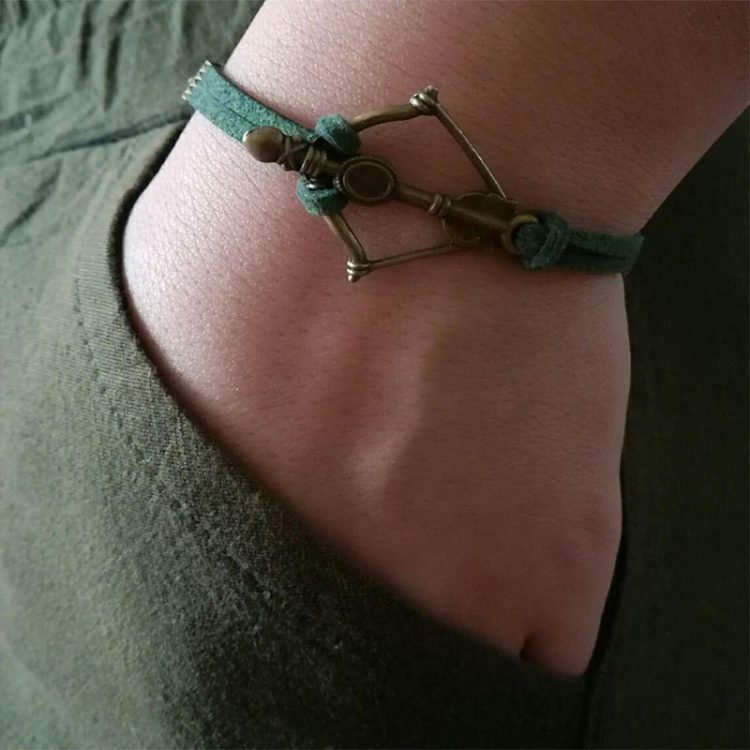دستبند دست ساز چرم‌ مصنوعی و زنجیر